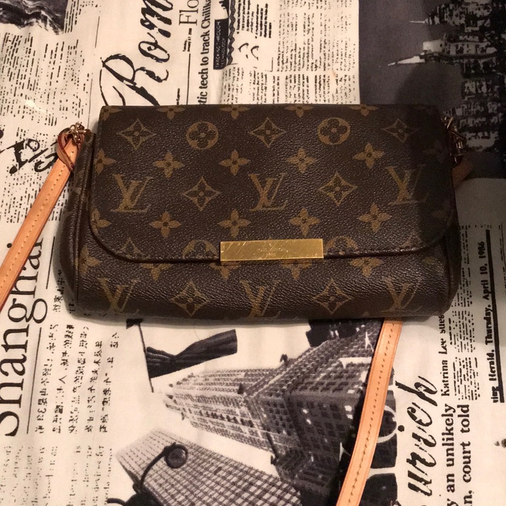 crossbody authentic louis vuitton purse. s